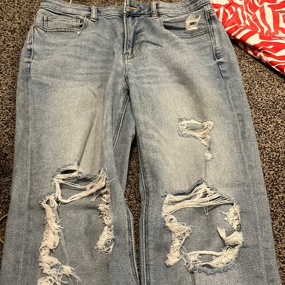 American Eagle ripped mom jeans